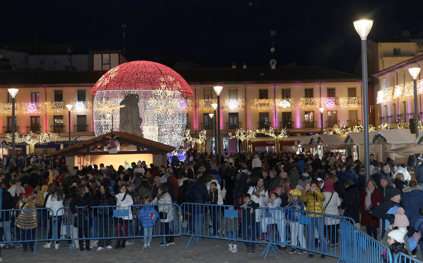 Las luces ya iluminan la Navidad en Palencia