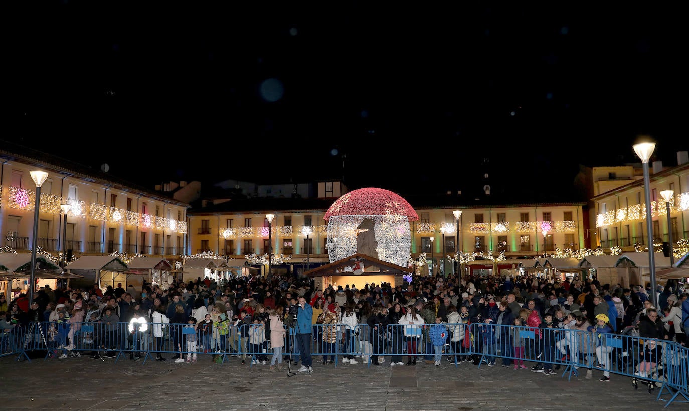 Las luces ya iluminan la Navidad en Palencia