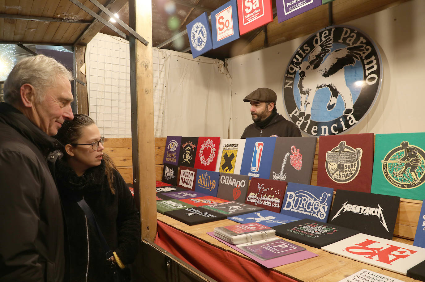 Dieciséis puestos artesanos en el mercado de Navidad