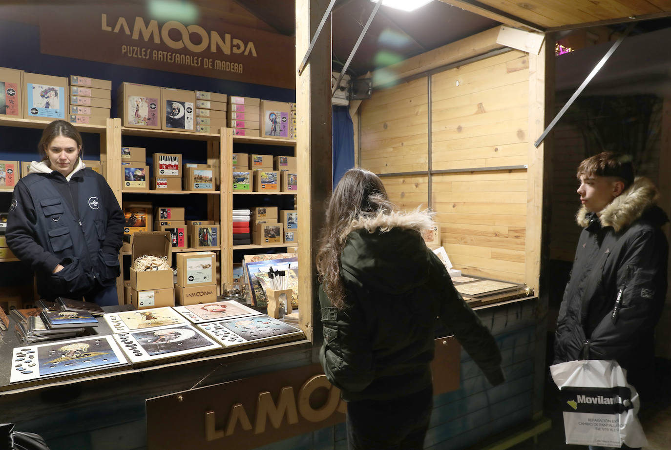 Dieciséis puestos artesanos en el mercado de Navidad