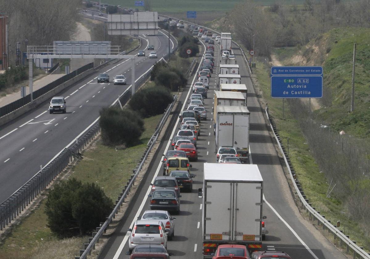 Retenciones en una operación salida en la Autovía de Castilla.