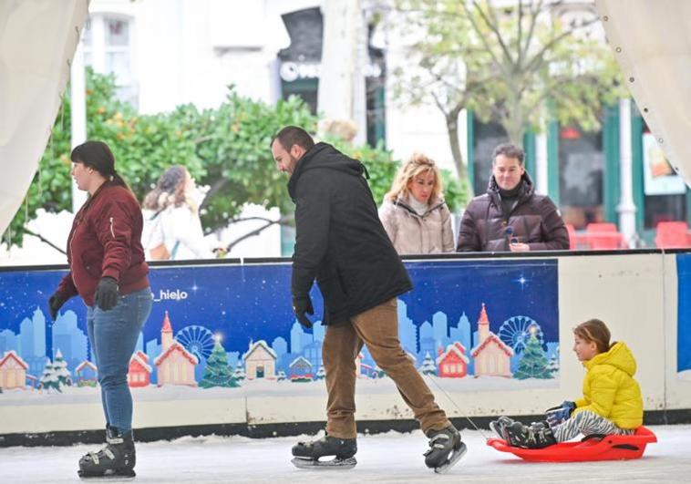Pequeños y grandes se calzaron los patines.