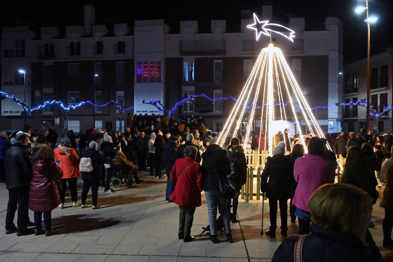 Santovenia de Pisuerga inaugura su árbol de Navidad