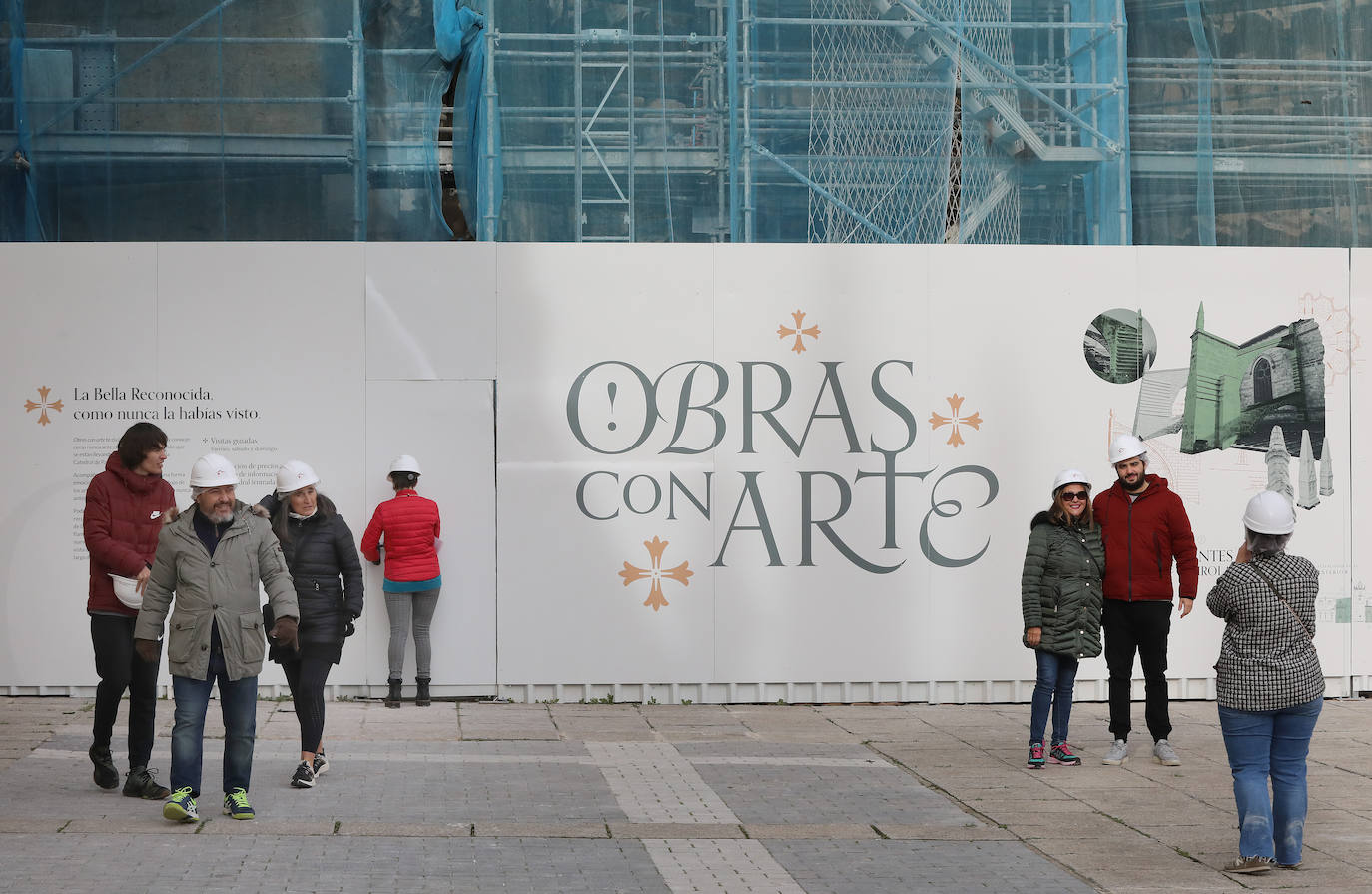 Un andamio a treinta metros de altura para ver de cerca la Catedral de Palencia