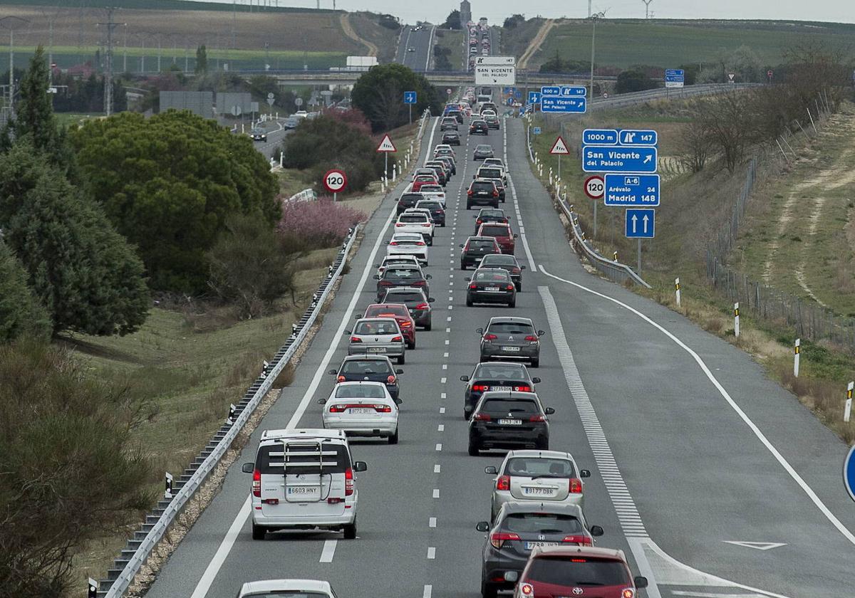 Retenciones en la A6, a la altura de Medina del Campo.