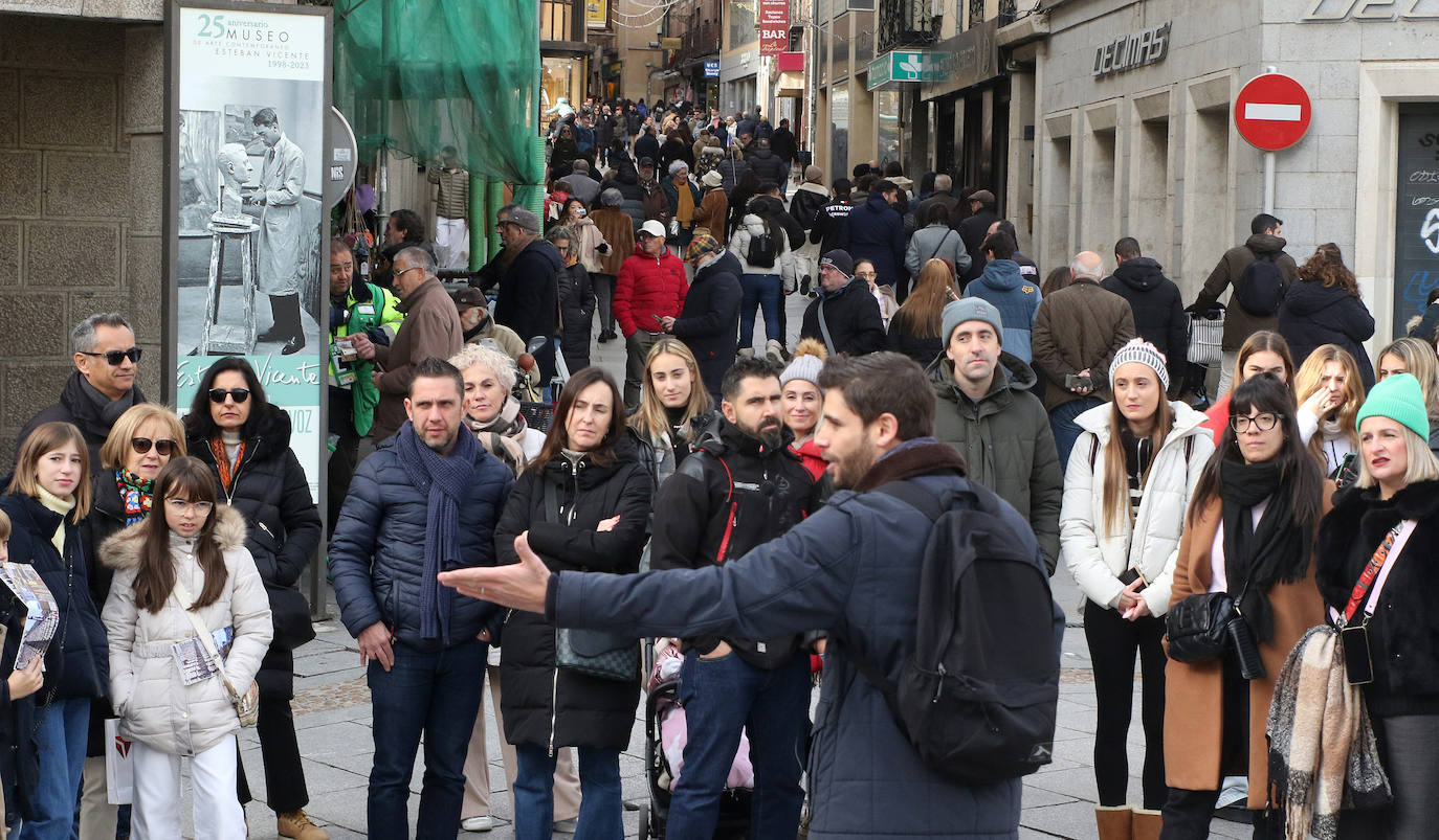 Segovia, llena de turistas durante el primer día del puente