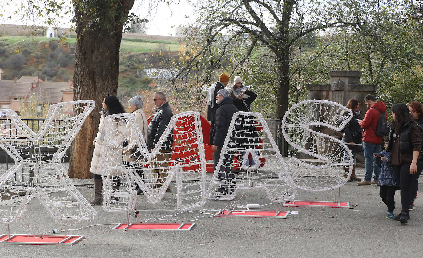 Segovia, llena de turistas durante el primer día del puente