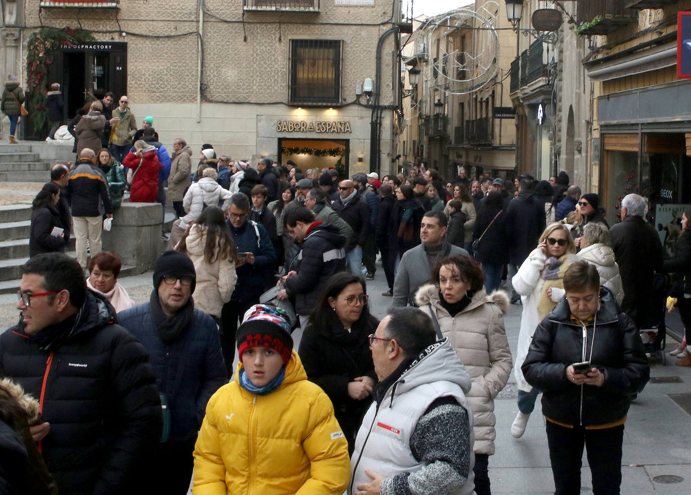 Segovia, llena de turistas durante el primer día del puente