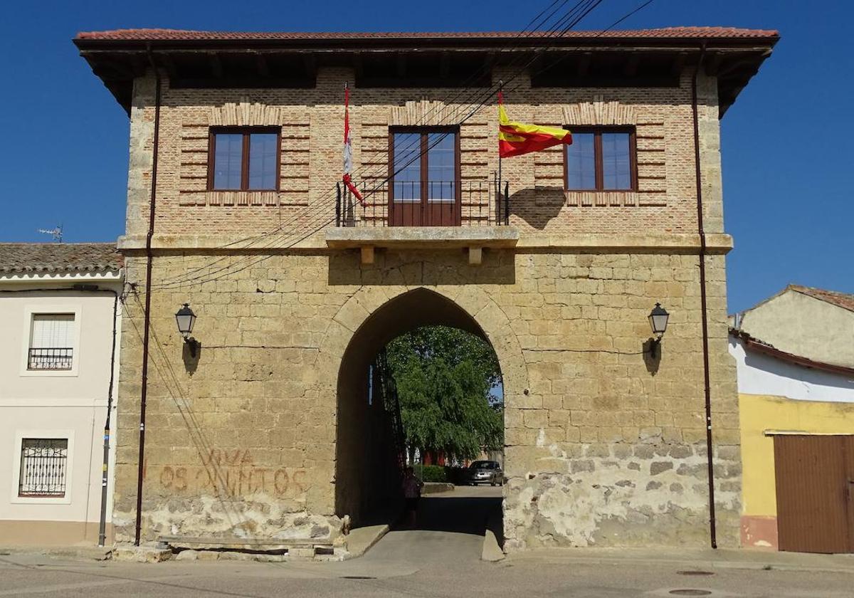 Arco de entrada al municipio de Capillas.