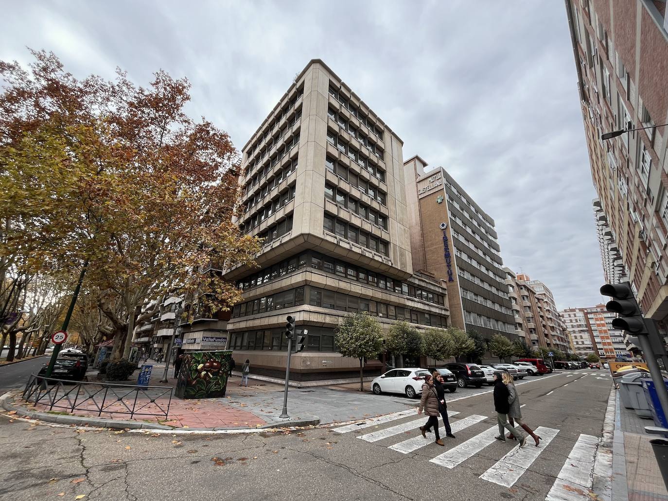Edificio de Ibermutua en Valladolid, ubicado entre la calle Juan de Juni y el Paseo de Zorrilla.