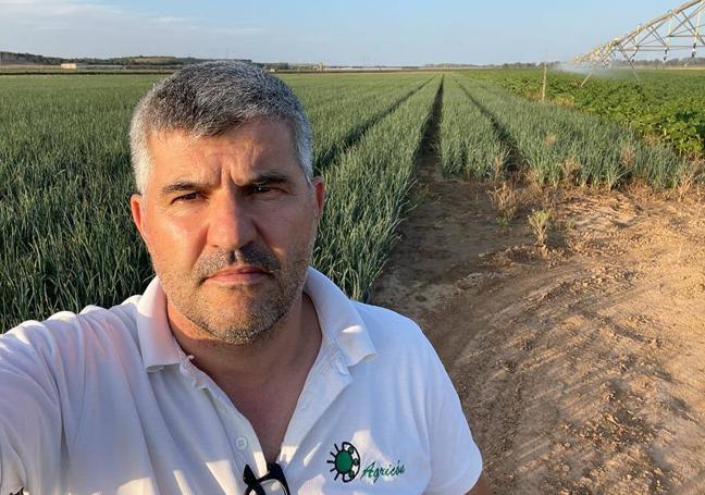 Fernando García, protagonista de la campaña 'El pedido más esperado' en su tierra de cebollas