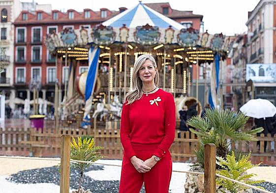 Irene Carvajal, fotografiada en la decoración navidea de la Plaza Mayor.