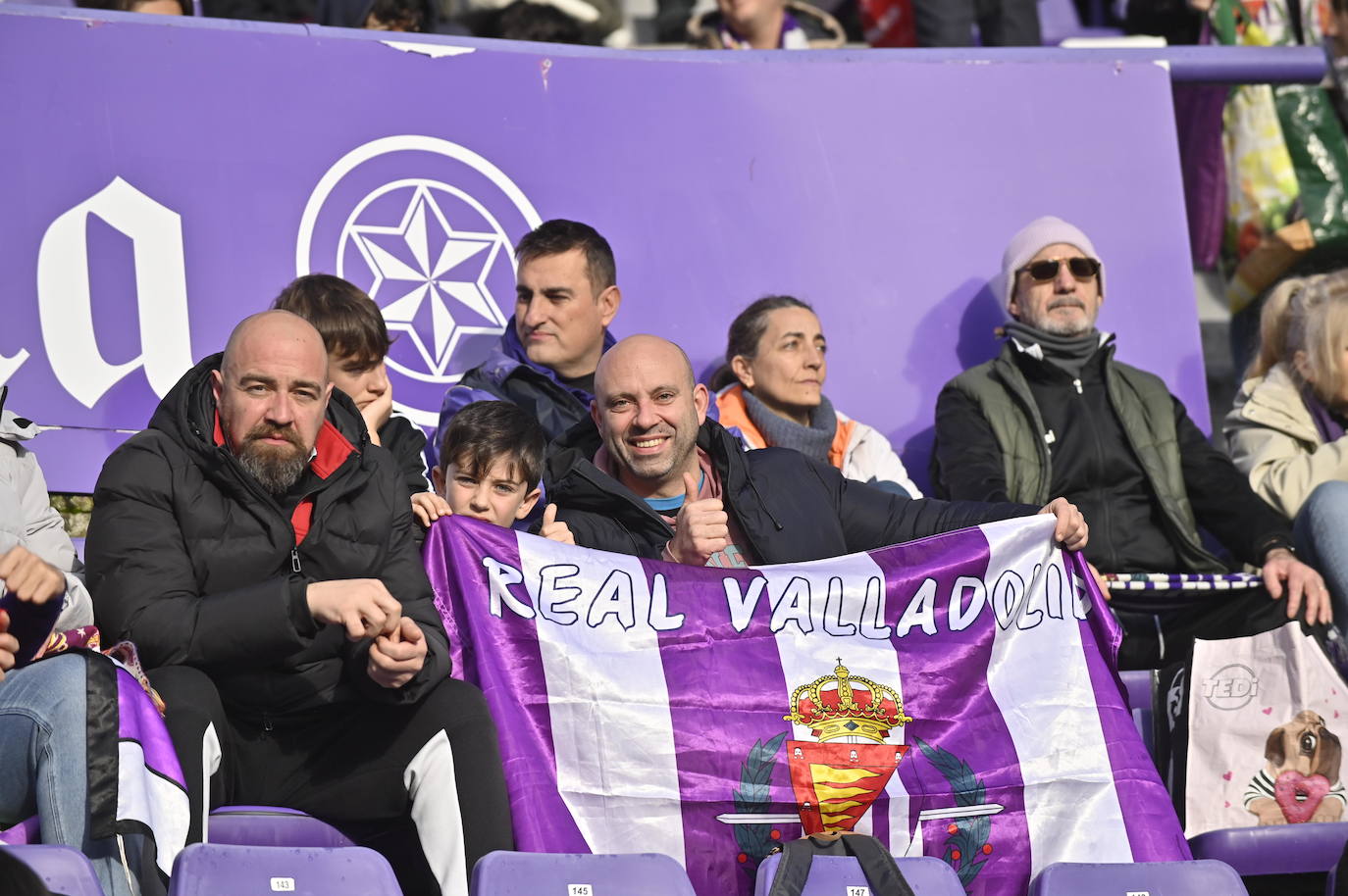 Búscate en las gradas del estadio José Zorrilla (2/4)