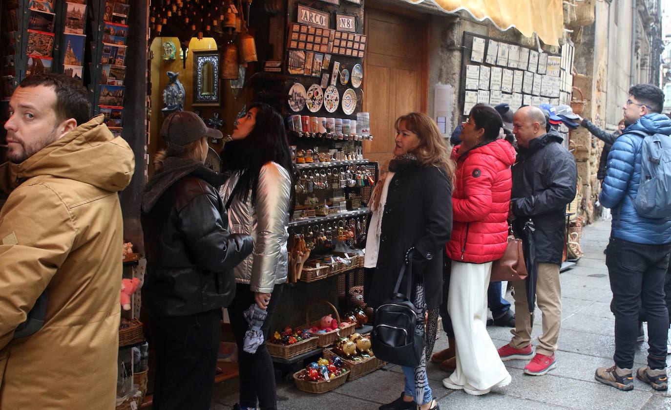 Segovia, repleta de turistas durante el puente