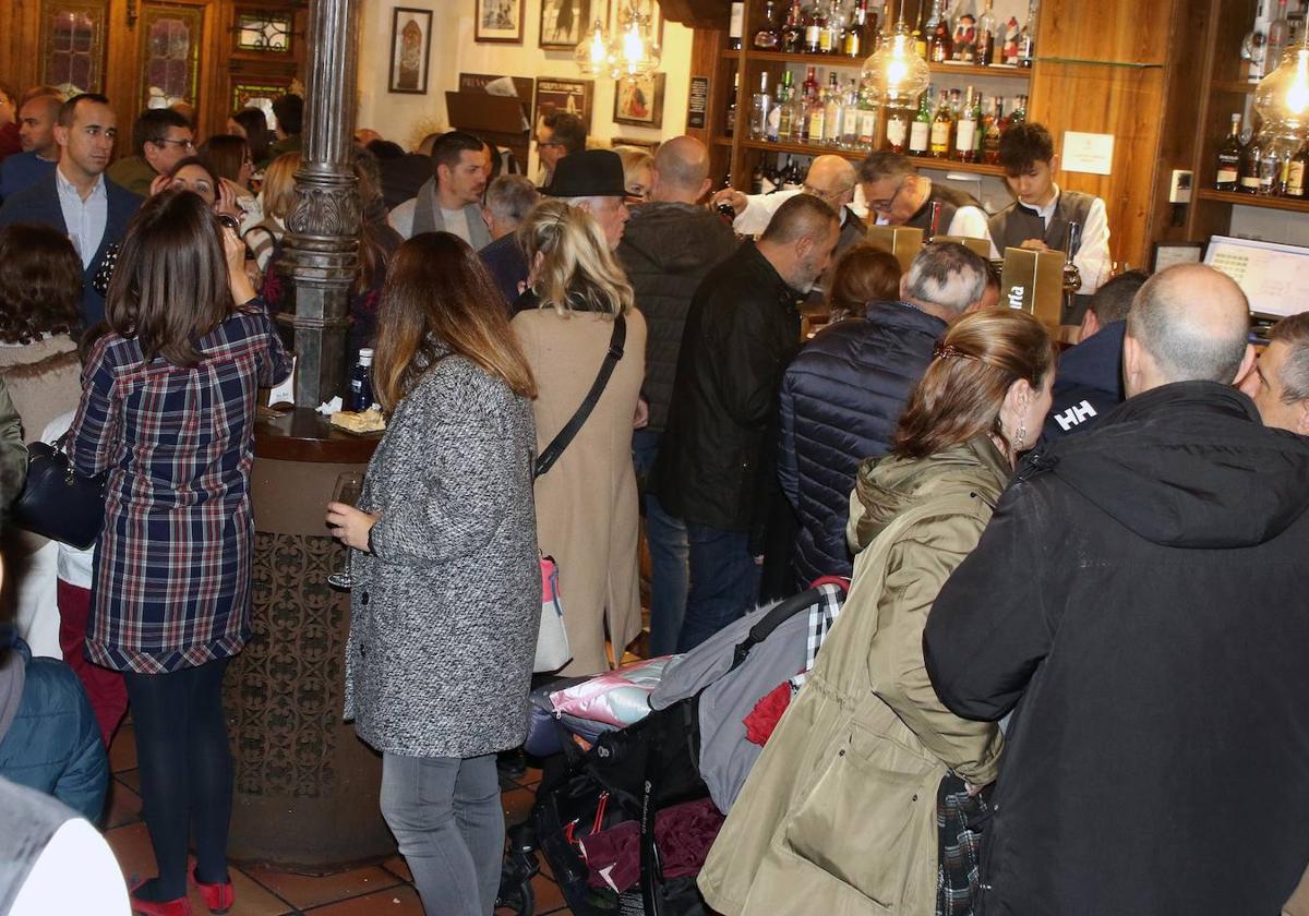 Segovia, repleta de turistas durante el puente