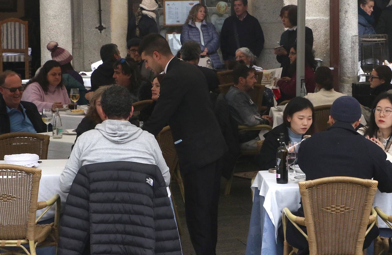 Segovia, repleta de turistas durante el puente