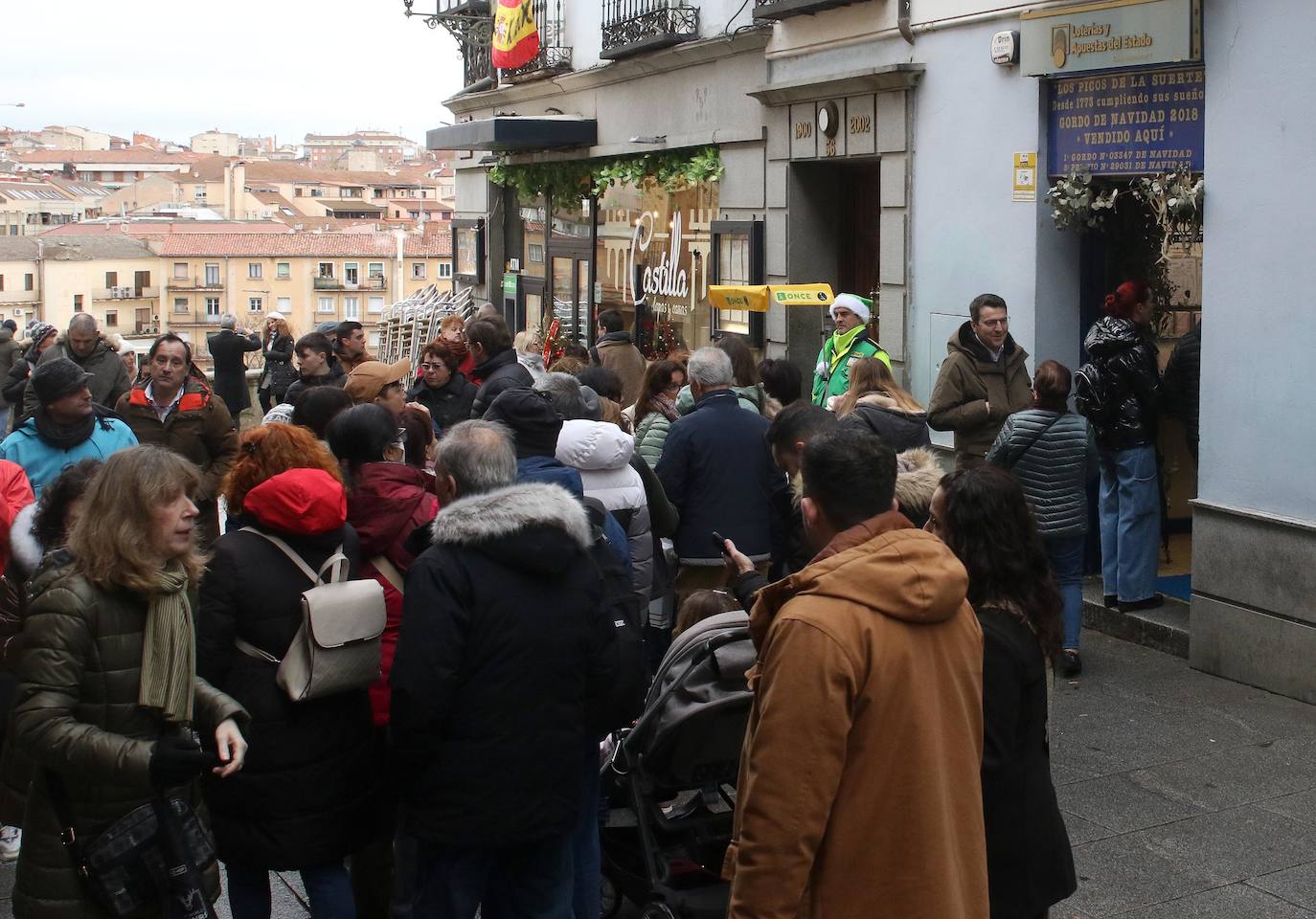 Segovia, repleta de turistas durante el puente