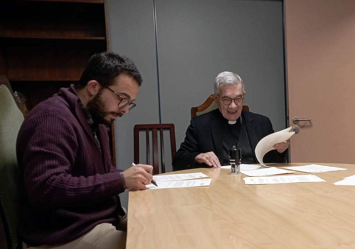 Firma del convenio entre el Ayuntamiento de Caballar y el Obispado de Segovia.