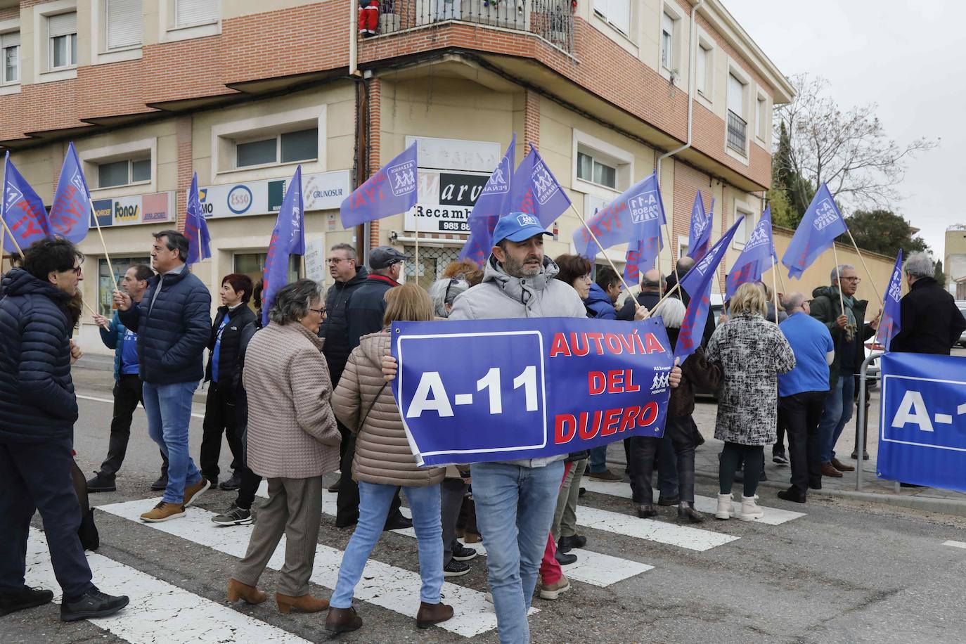 En imágenes, la concentración de la plataforma ciudadana A11 en Peñafiel