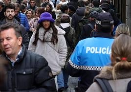 Policía Local en la Calle Real durante el puente de diciembre.