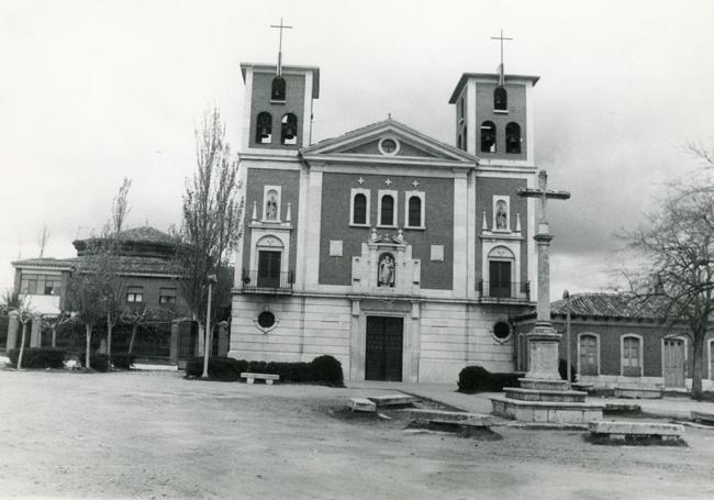 La Iglesia de Nuestra Señora del Carmen de Extramuros en los años sesenta.