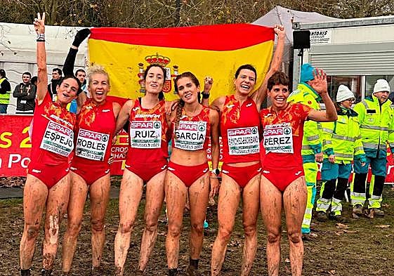Equipo femenino que logró la medalla de plata.