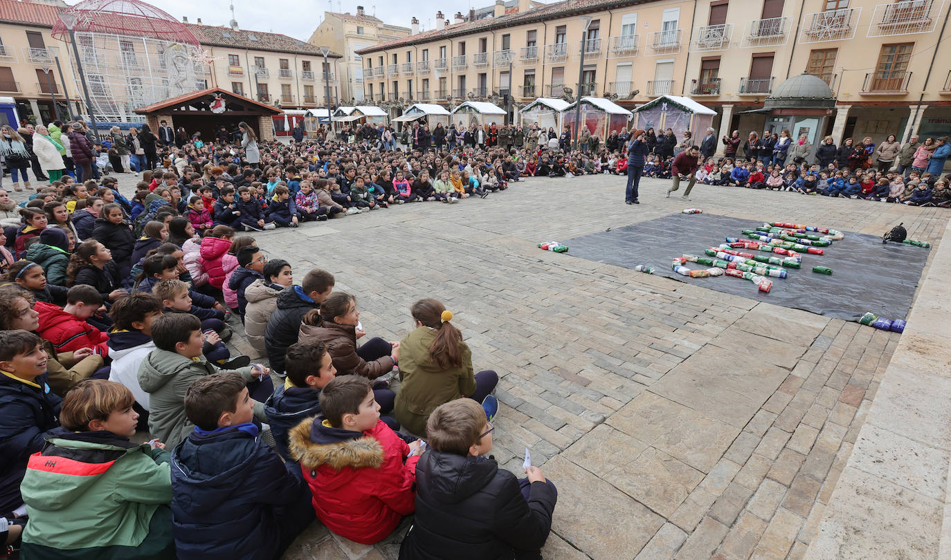 La Salle arranca su campaña de alimentos de Navidad en la Plaza Mayor