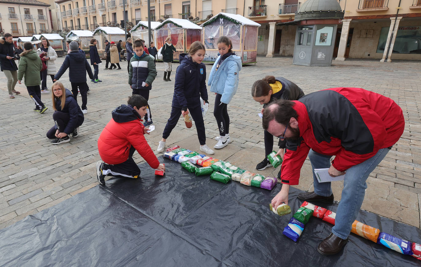 La Salle arranca su campaña de alimentos de Navidad en la Plaza Mayor