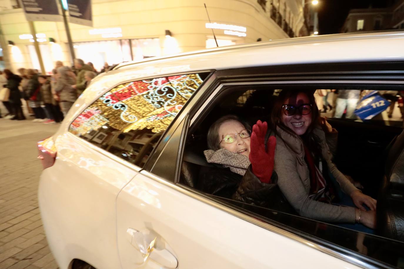 La cabalgata de taxis para los abuelos de Valladolid