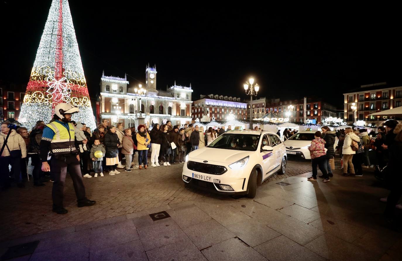 La cabalgata de taxis para los abuelos de Valladolid