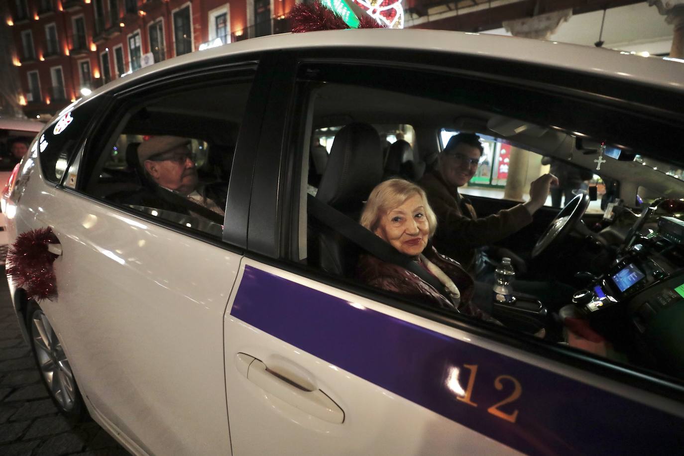 La cabalgata de taxis para los abuelos de Valladolid