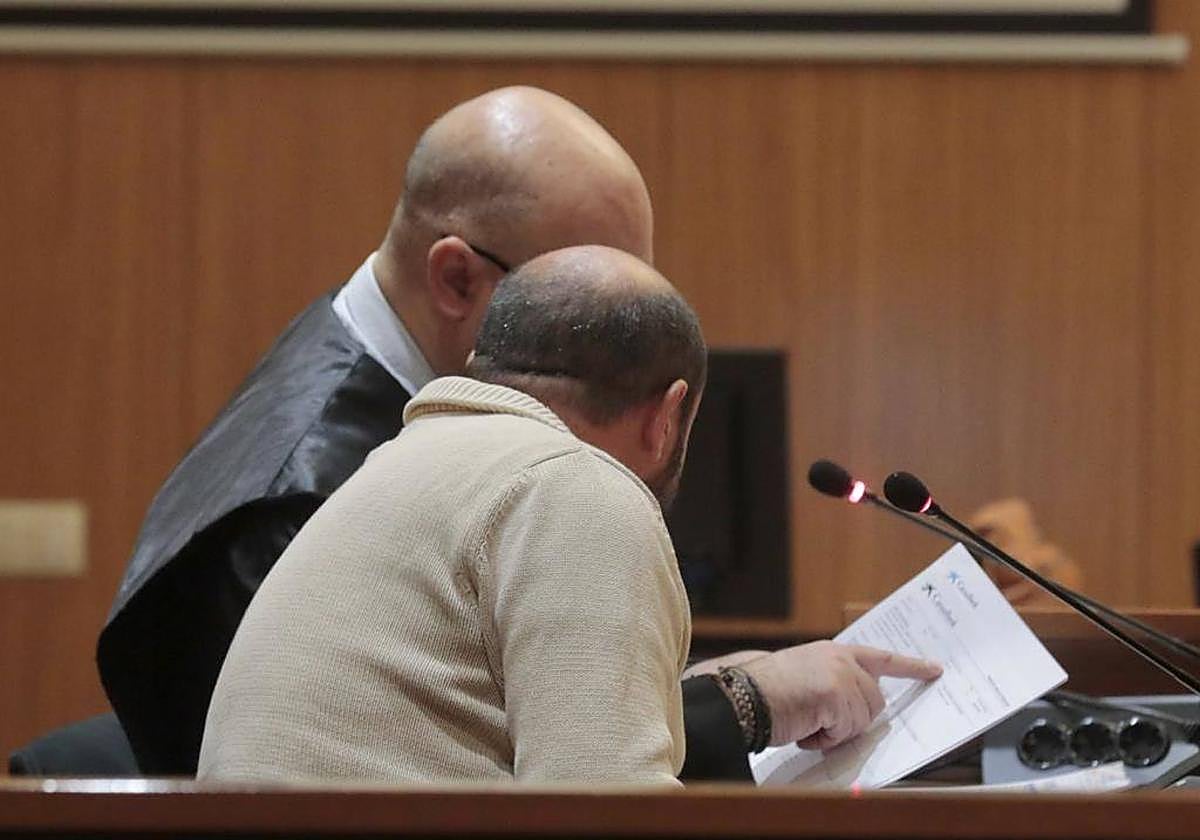 El acusado de estafar por la construcción de un merendero, en la Audiencia de Valladolid.