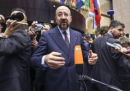 El presidente del Consejo Europeo, Charles Michel, anuncia el inicio de las negociaciones de adhesión con Ucrania y Moldavia.