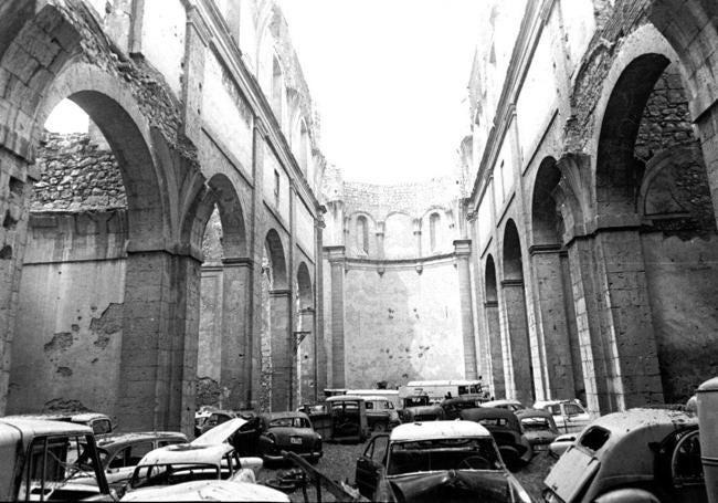 Iglesia de San Agustín, cuando era utilizada como depósito de coches.