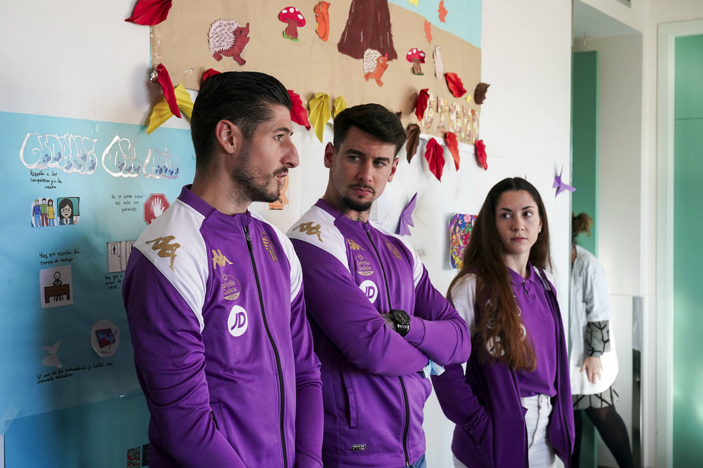 La visita de los deportistas a los hospitales de Valladolid, en imágenes