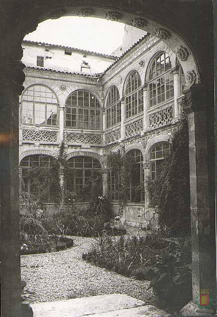 El claustro de las Catalinas, en una imagen antigua del Archivo Municipal.