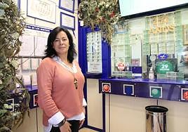 Fuencisla Maroto, encargada de la administración número 1 de Segovia, que conmemora el 250 aniversario de su fundación.