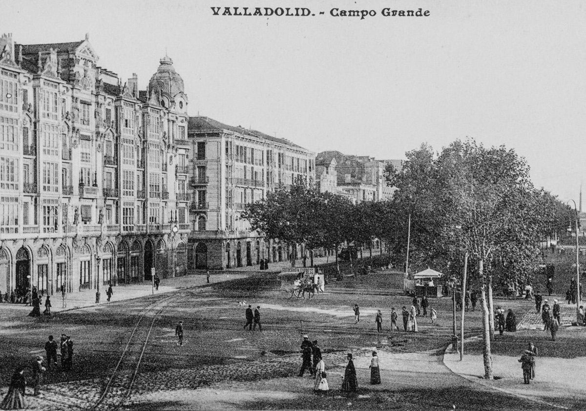 Imagen principal - Arriba, Avenida de Alfonso XIII, donde estaba el estanco en el que se franqueó el paquete; abajo, Palacio de Correos y cárcel de Chancillería.