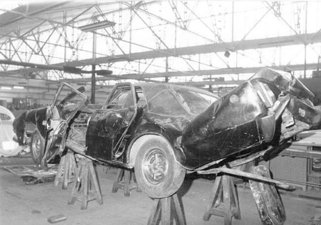 Estado en el que quedó el coche de Carrero Blanco tras el atentado.
