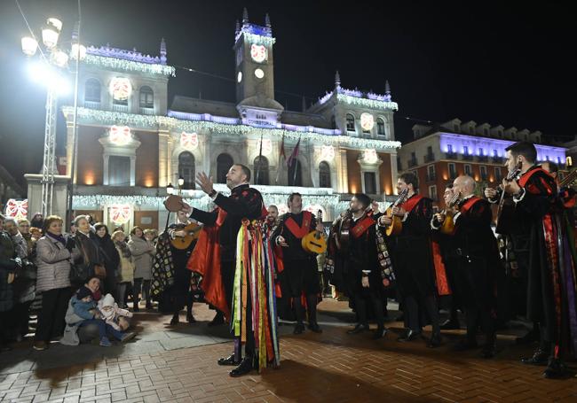 La tuna de Derecho, en la Plaza Mayor,