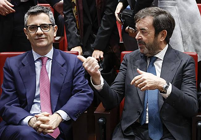 Vicente Guilarte señala al ministro Bolaños el viernes pasado en un acto oficial.