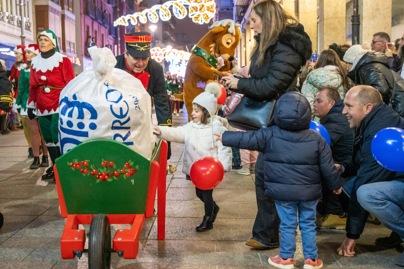 Papá Noel llena las calles de Palencia