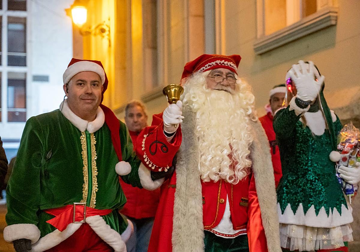 Papá Noel llega a la Plaza Mayor.