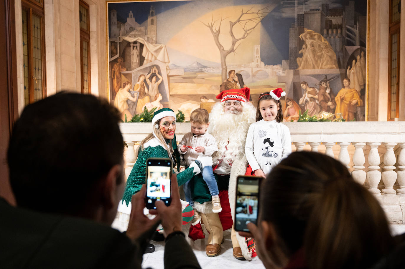 Papá Noel llena las calles de Palencia
