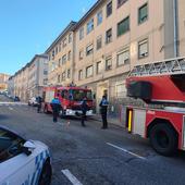 El incendio en una cocina obliga a desalojar un edificio en el barrio de San José