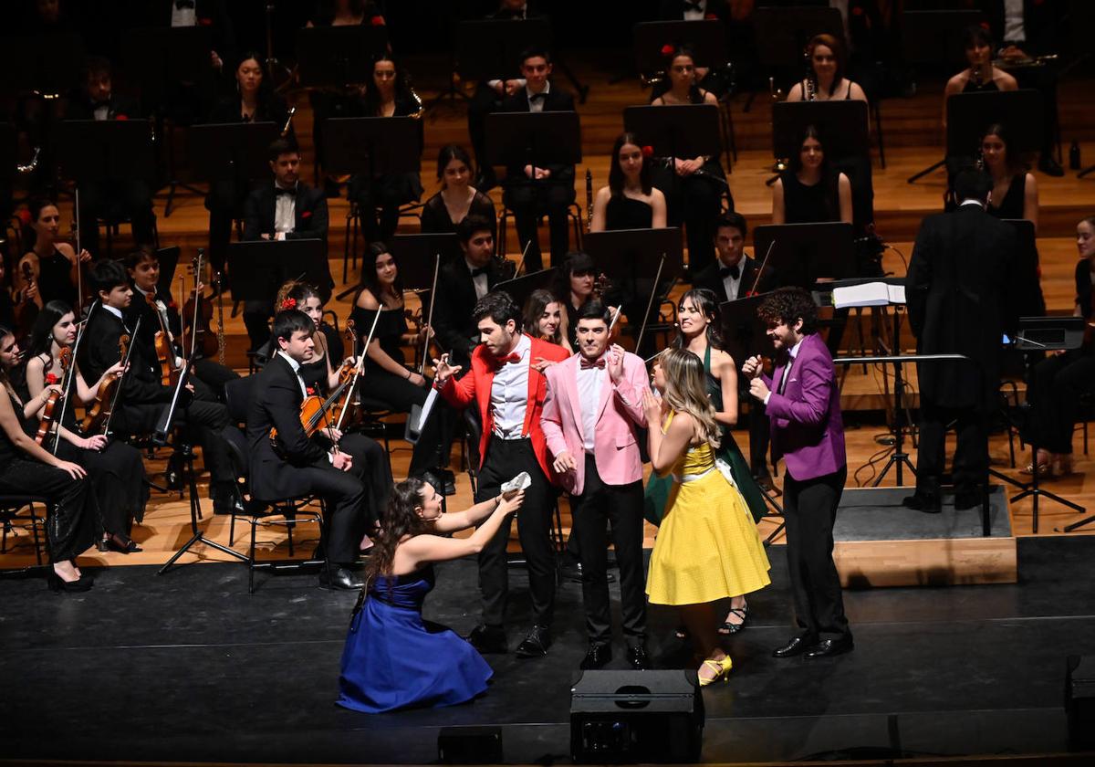 Los solistas y los músicos de la JOSVA transportaron a niños y grandes a un mundo mágico.