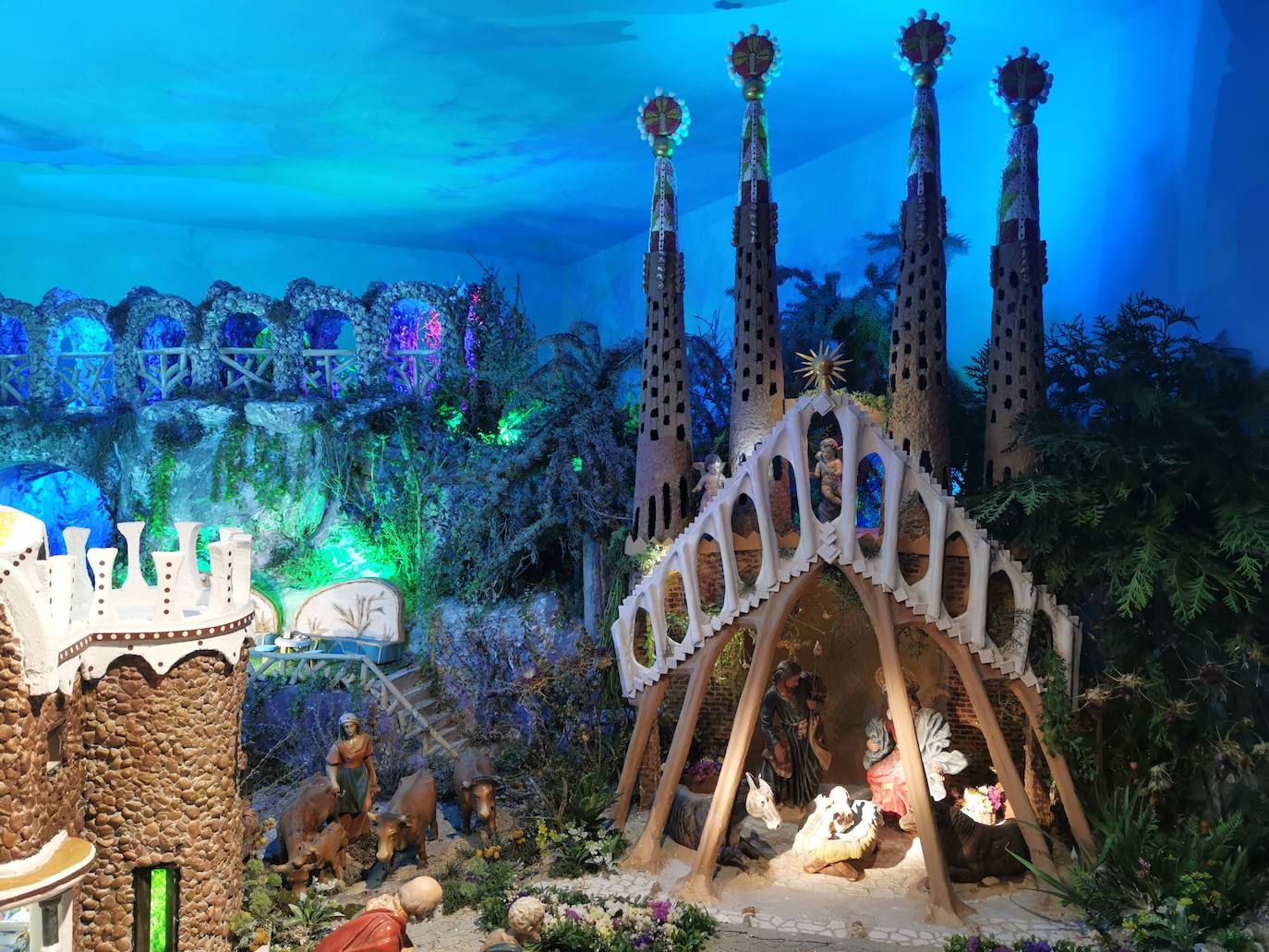 El colegio La Salle se inspira en Gaudí para su belén