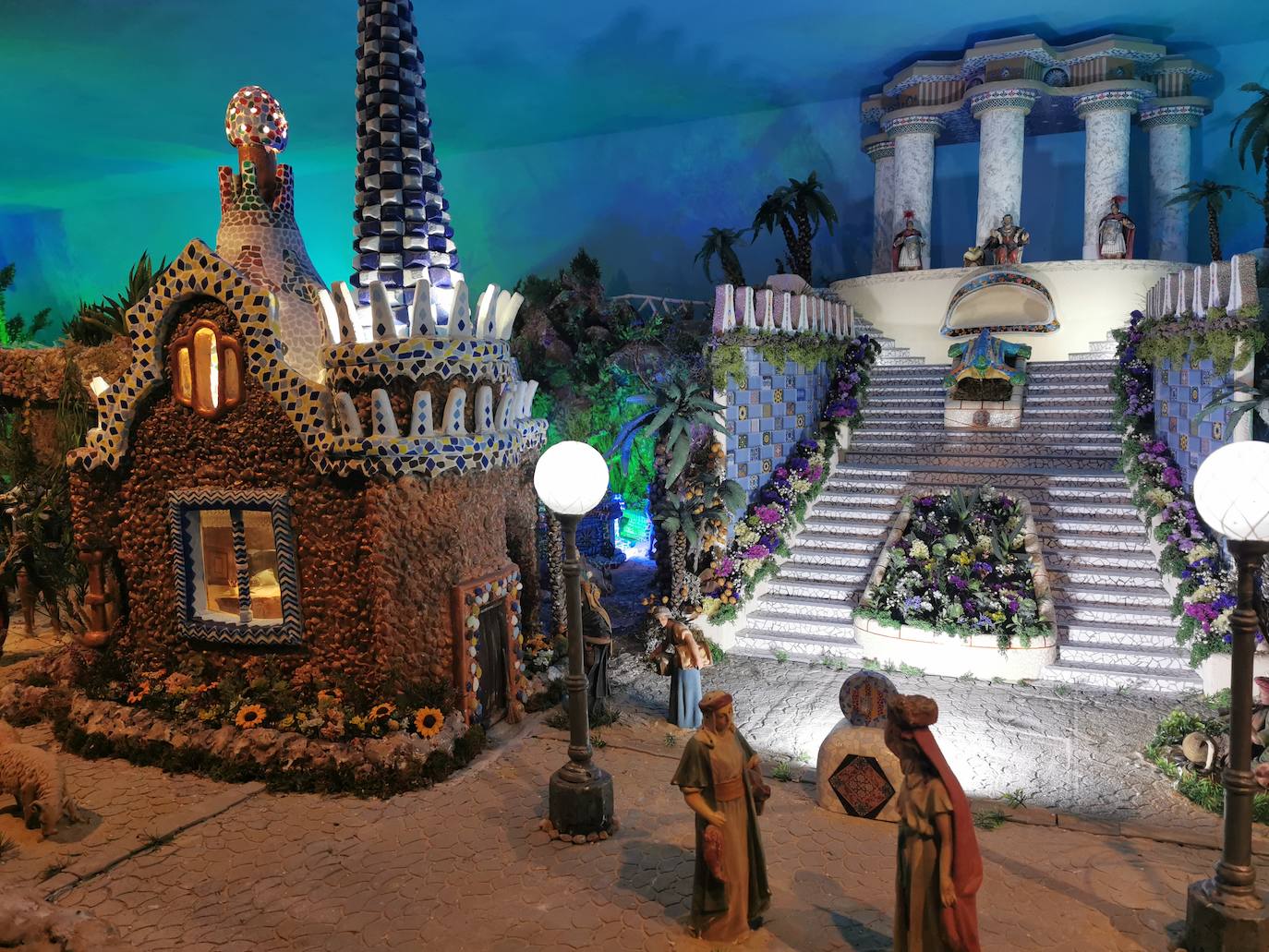 El colegio La Salle se inspira en Gaudí para su belén