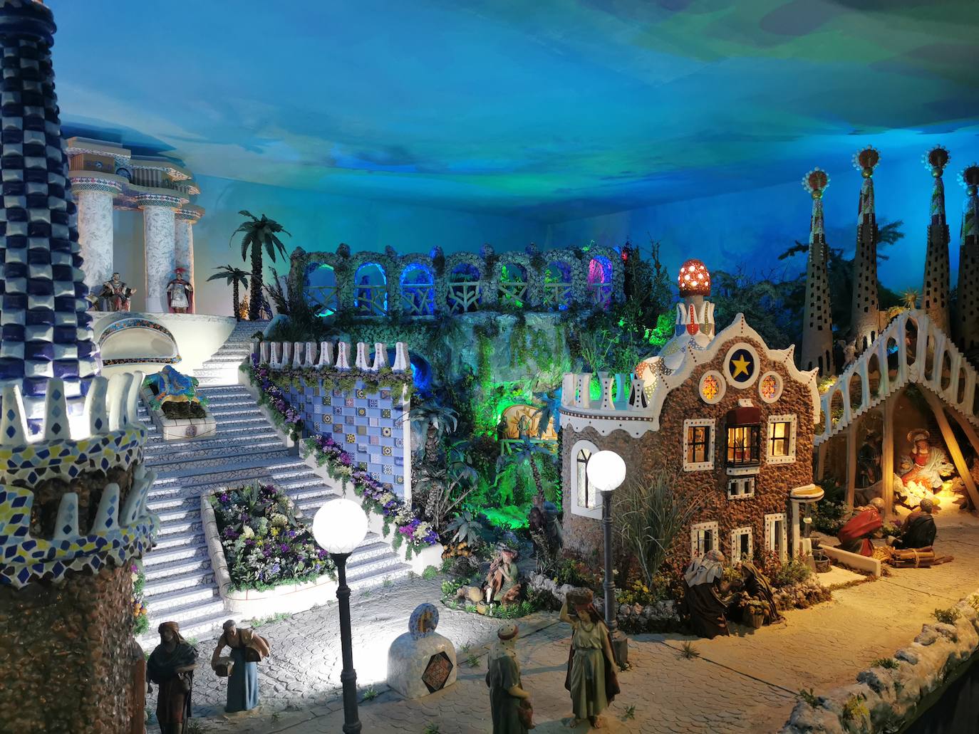 El colegio La Salle se inspira en Gaudí para su belén