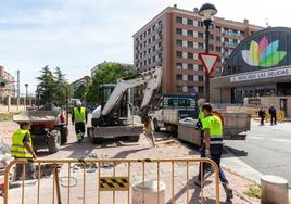 Obras del paso bajo las vías en Padre Claret, justo antes de las elecciones municipales de mayo.